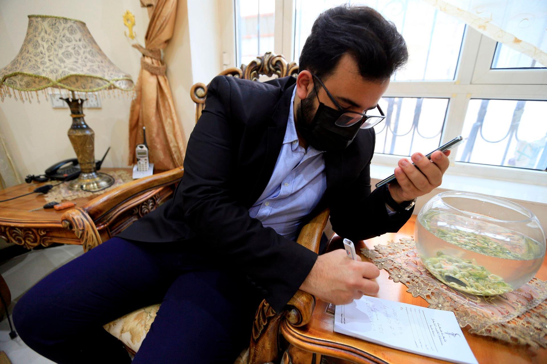 Honk for healthcare: Drive-by doctor treats Yemen's poor amid pandemic Honk for healthcare: Drive-by doctor treats Yemen's poor amid pandemic